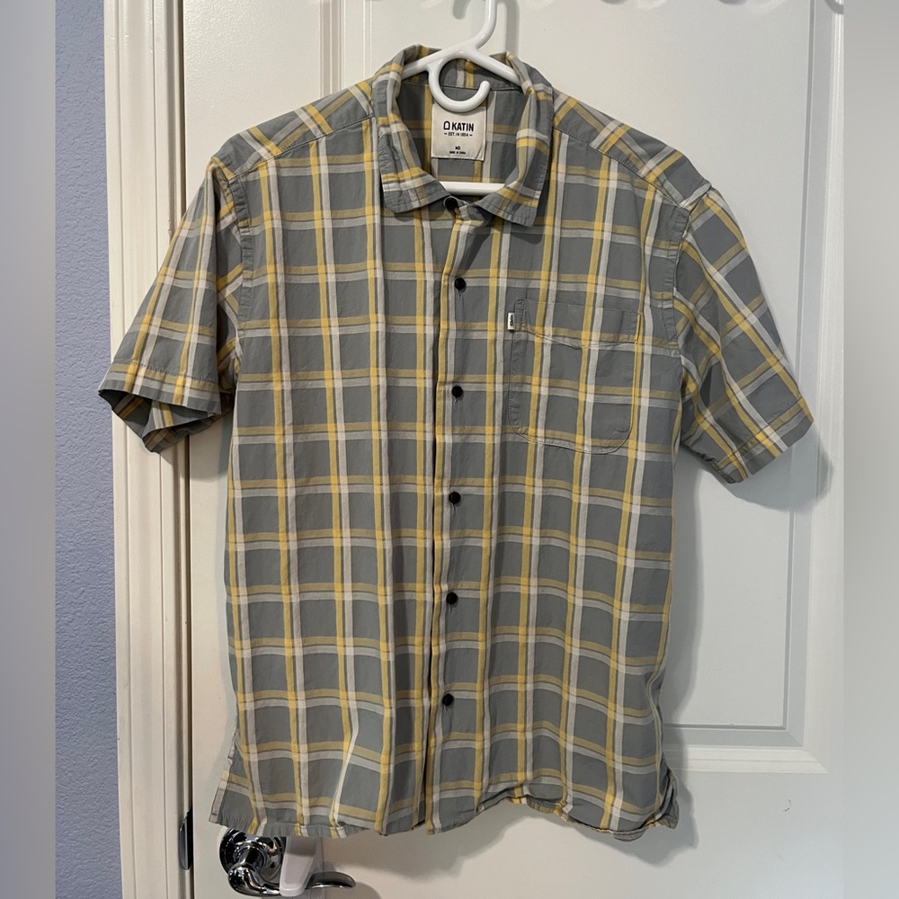 Katin Mens Short Sleeve Loop Collar Camp Button Shirt Size Medium